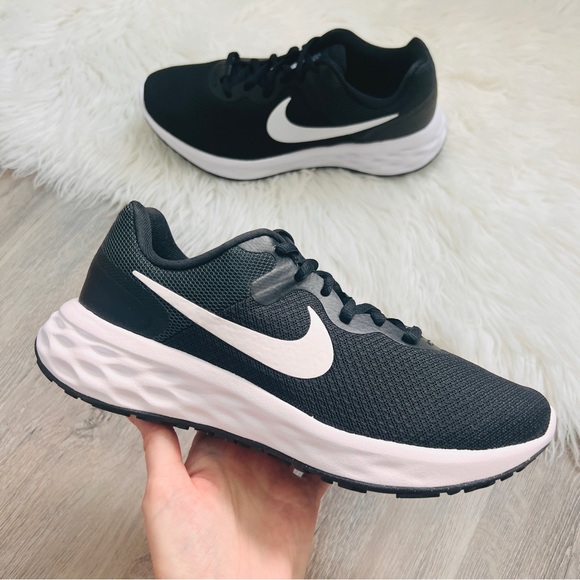 NWT Nike Revolution 6 NN Women’s Shoes - Picture 2 of 9